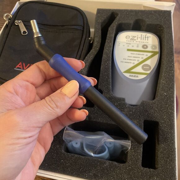 AVAZZIA EZZI-LIFT COSMETIC MICROCURRENT FACIAL MASSAGE AT HOME - Picture 7 of 10